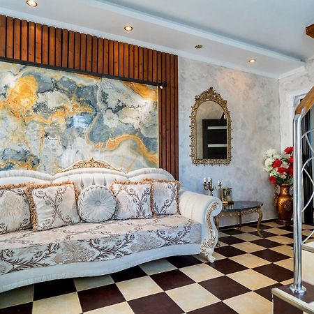 Luxurious Villa With Lush Garden And Huge Terrace Near Herastrau Park Bukares Bagian luar foto