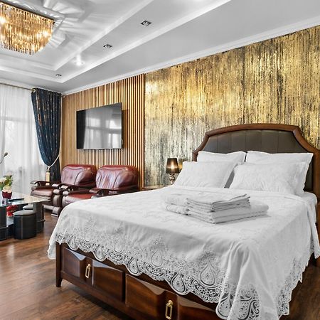 Luxurious Villa With Lush Garden And Huge Terrace Near Herastrau Park Bukares Bagian luar foto
