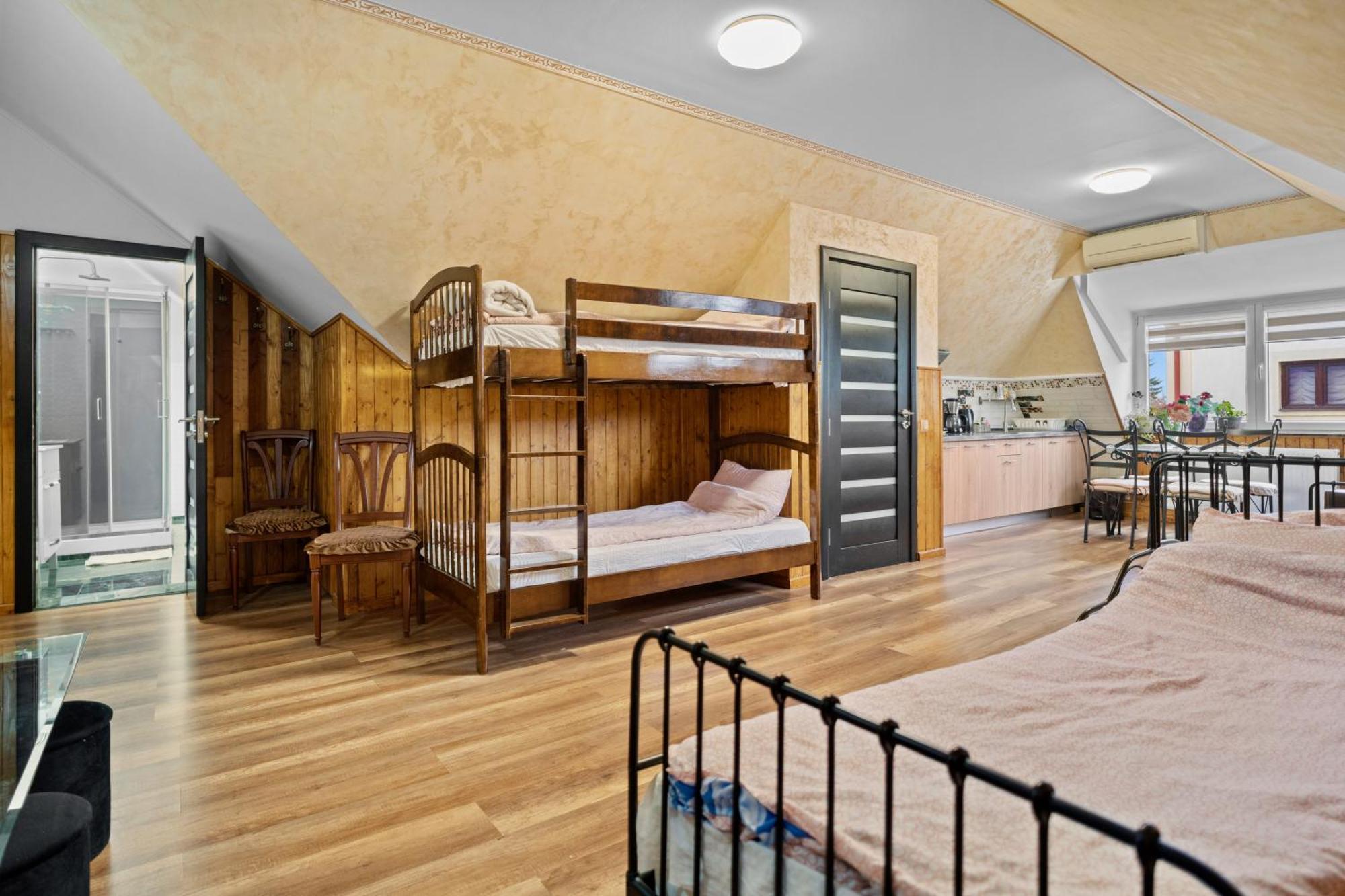 Luxurious Villa With Lush Garden And Huge Terrace Near Herastrau Park Bukares Bagian luar foto