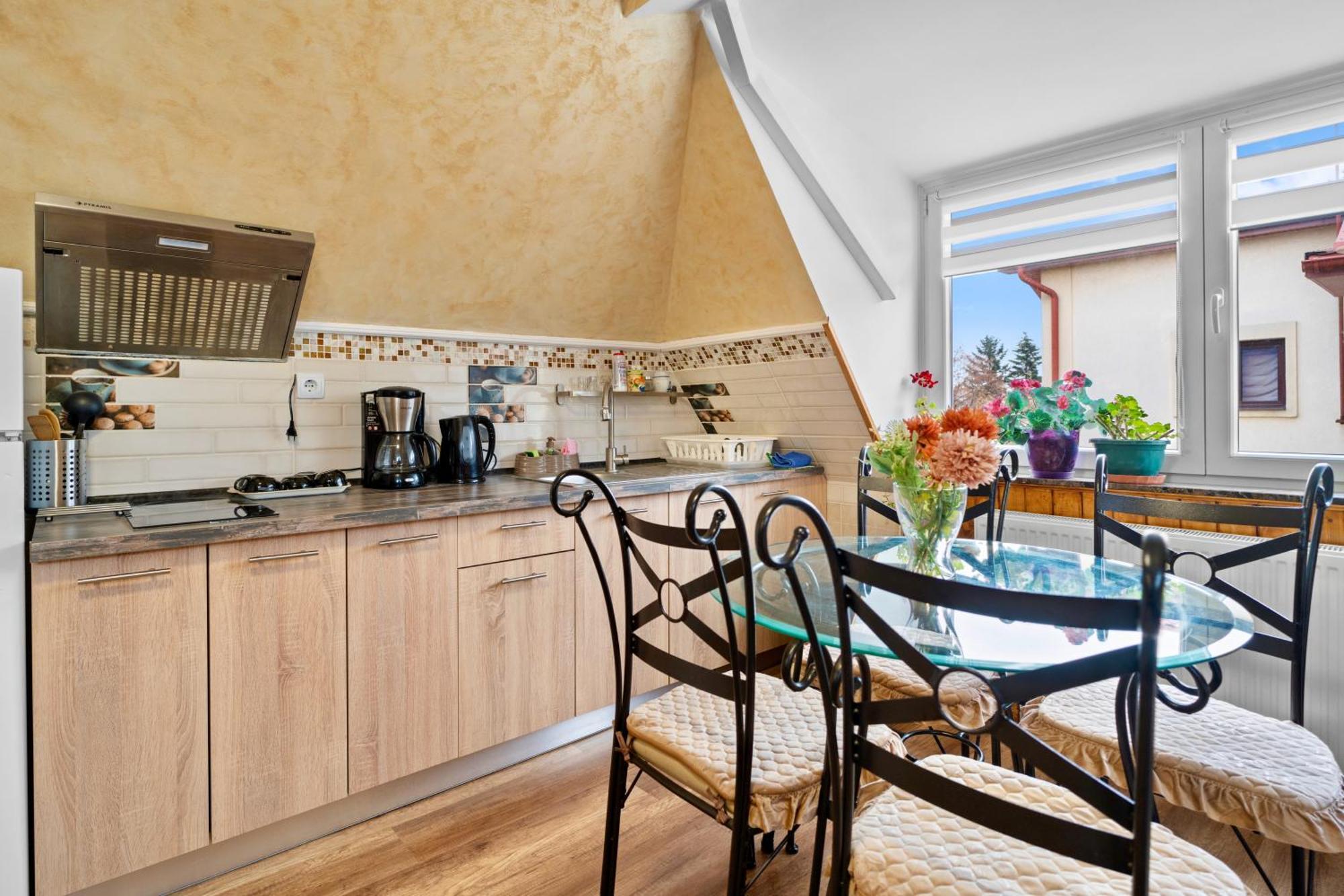 Luxurious Villa With Lush Garden And Huge Terrace Near Herastrau Park Bukares Bagian luar foto