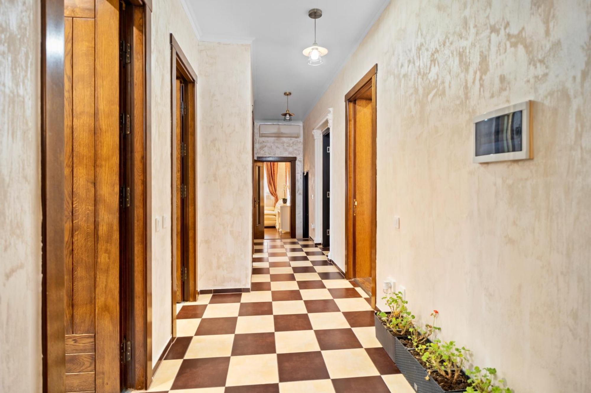 Luxurious Villa With Lush Garden And Huge Terrace Near Herastrau Park Bukares Bagian luar foto