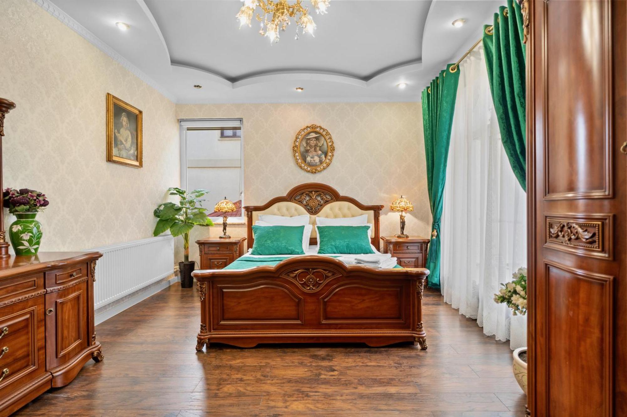 Luxurious Villa With Lush Garden And Huge Terrace Near Herastrau Park Bukares Bagian luar foto