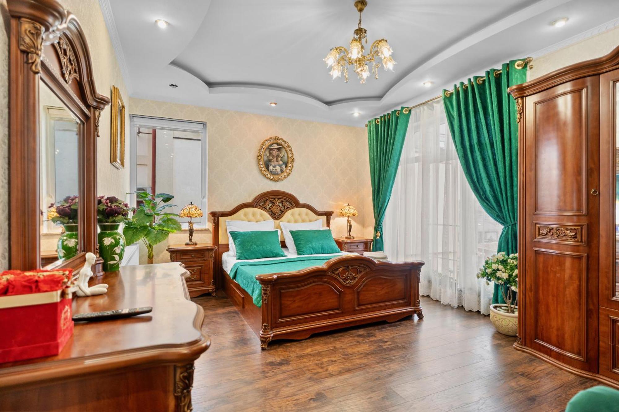 Luxurious Villa With Lush Garden And Huge Terrace Near Herastrau Park Bukares Bagian luar foto
