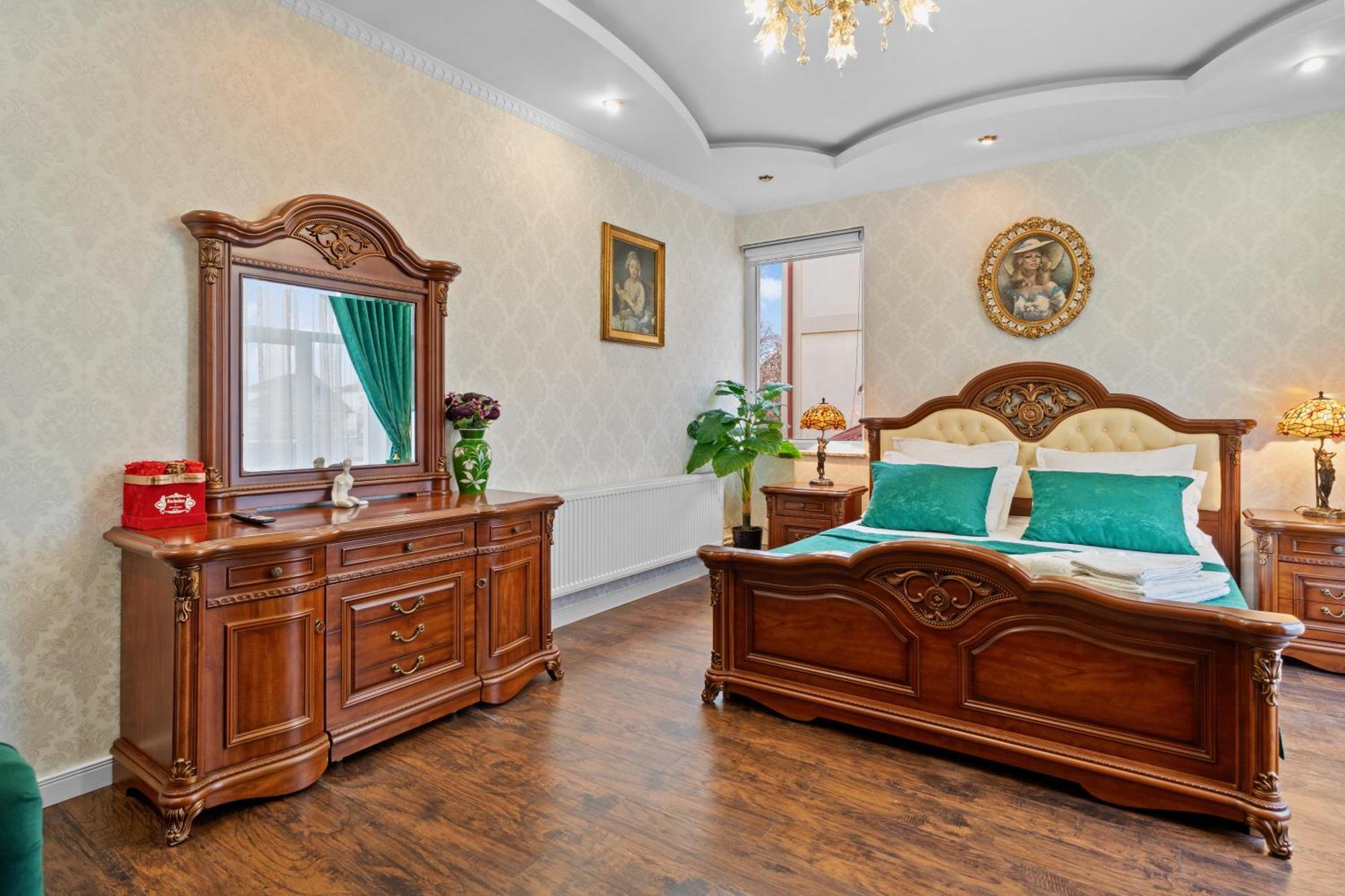 Luxurious Villa With Lush Garden And Huge Terrace Near Herastrau Park Bukares Bagian luar foto