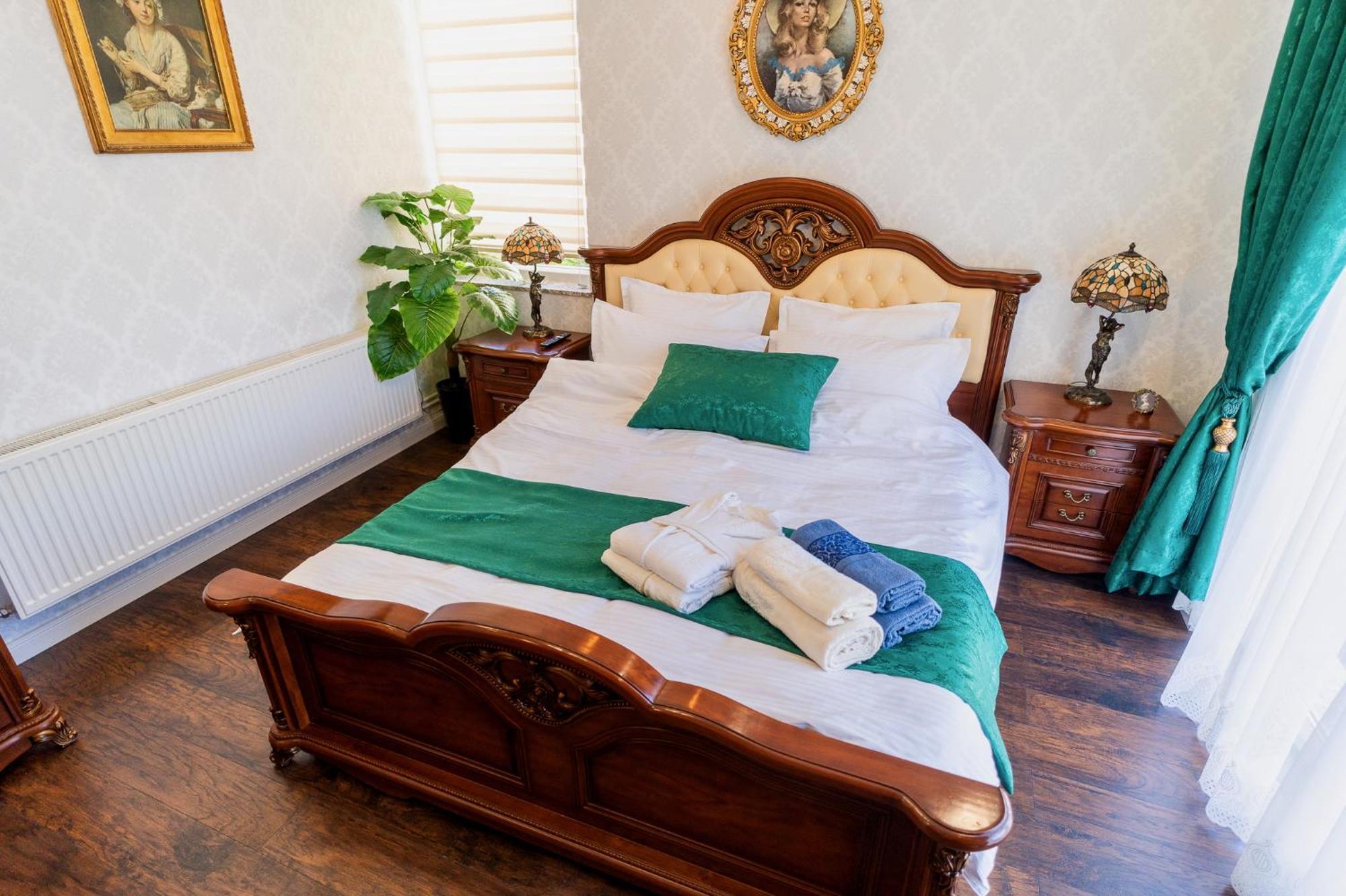 Luxurious Villa With Lush Garden And Huge Terrace Near Herastrau Park Bukares Bagian luar foto