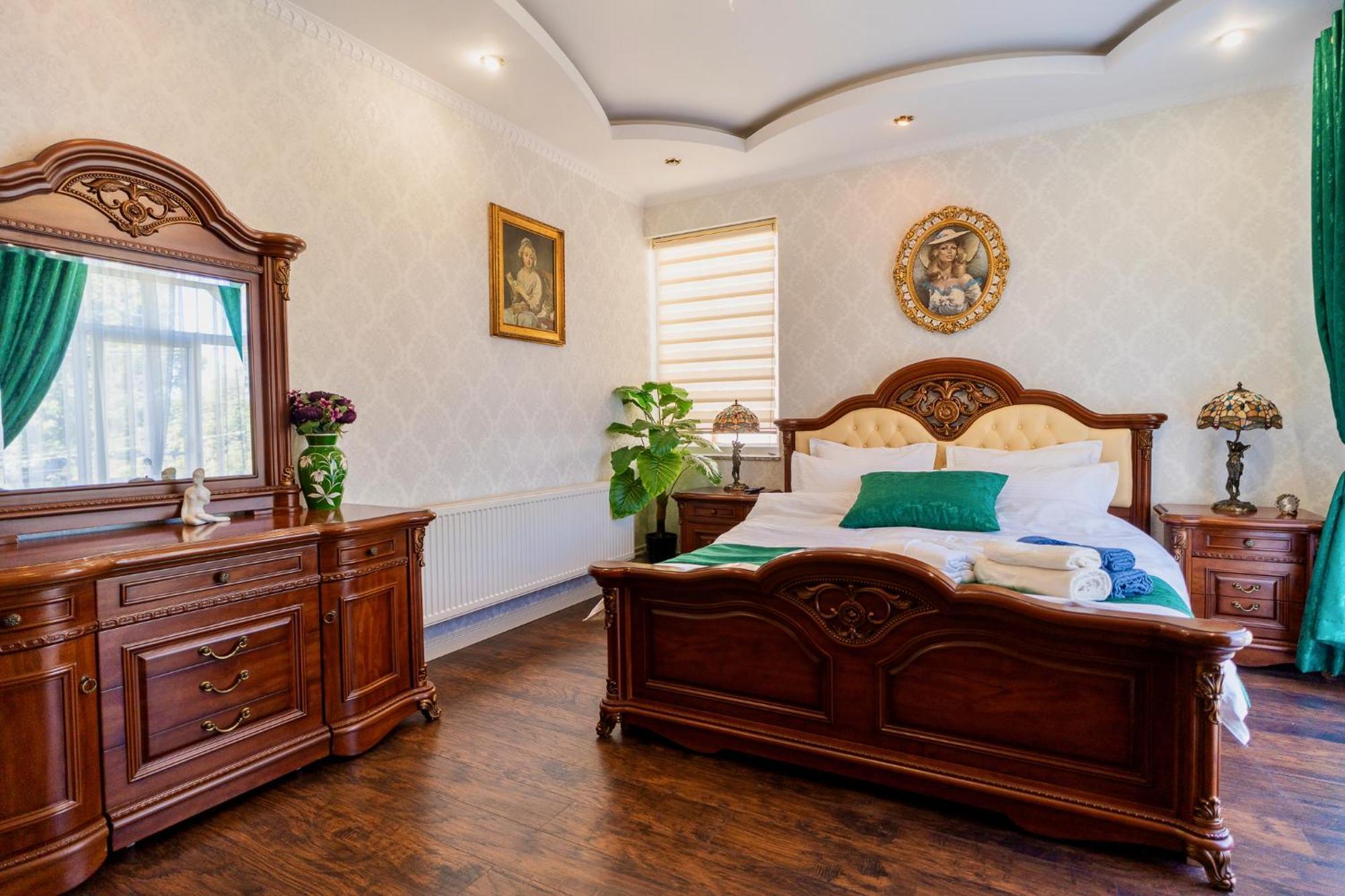 Luxurious Villa With Lush Garden And Huge Terrace Near Herastrau Park Bukares Bagian luar foto