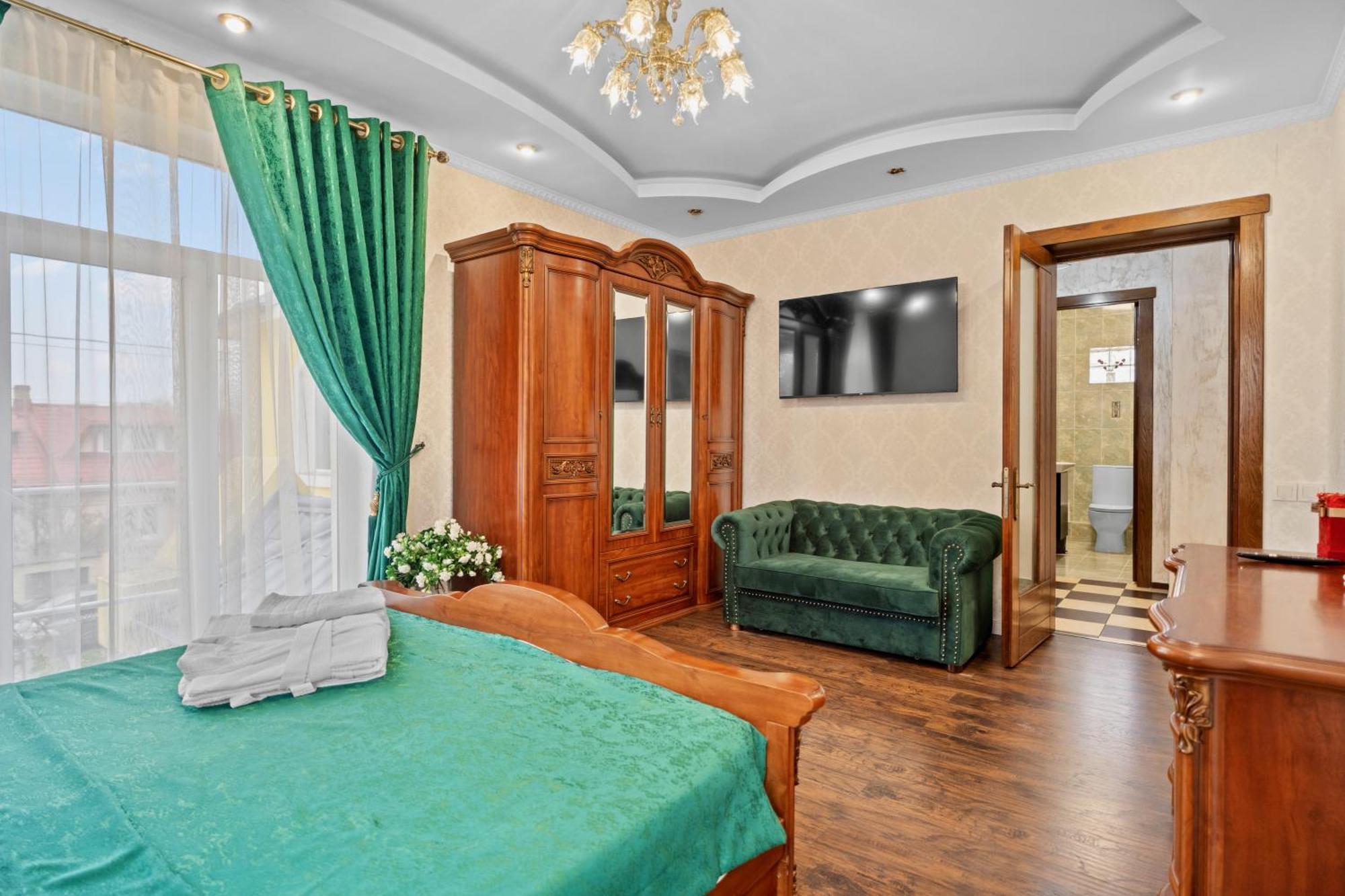 Luxurious Villa With Lush Garden And Huge Terrace Near Herastrau Park Bukares Bagian luar foto