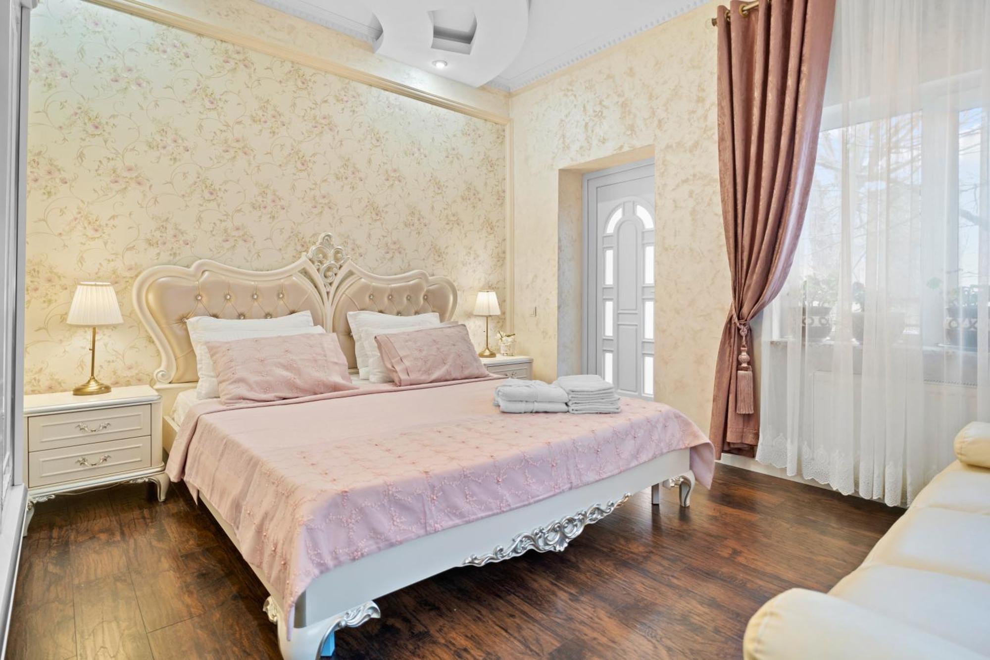 Luxurious Villa With Lush Garden And Huge Terrace Near Herastrau Park Bukares Bagian luar foto