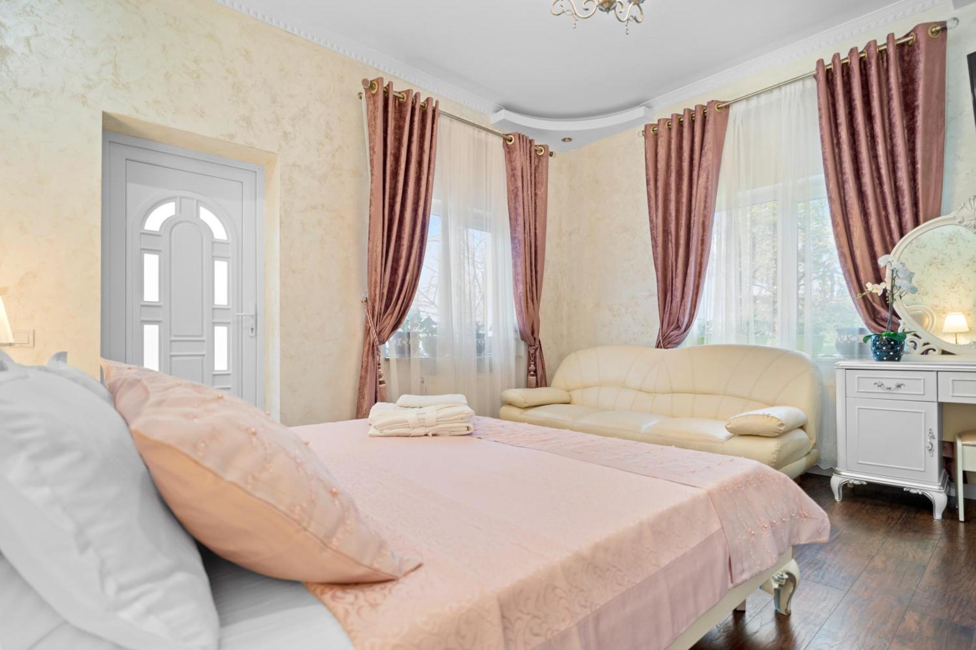 Luxurious Villa With Lush Garden And Huge Terrace Near Herastrau Park Bukares Bagian luar foto