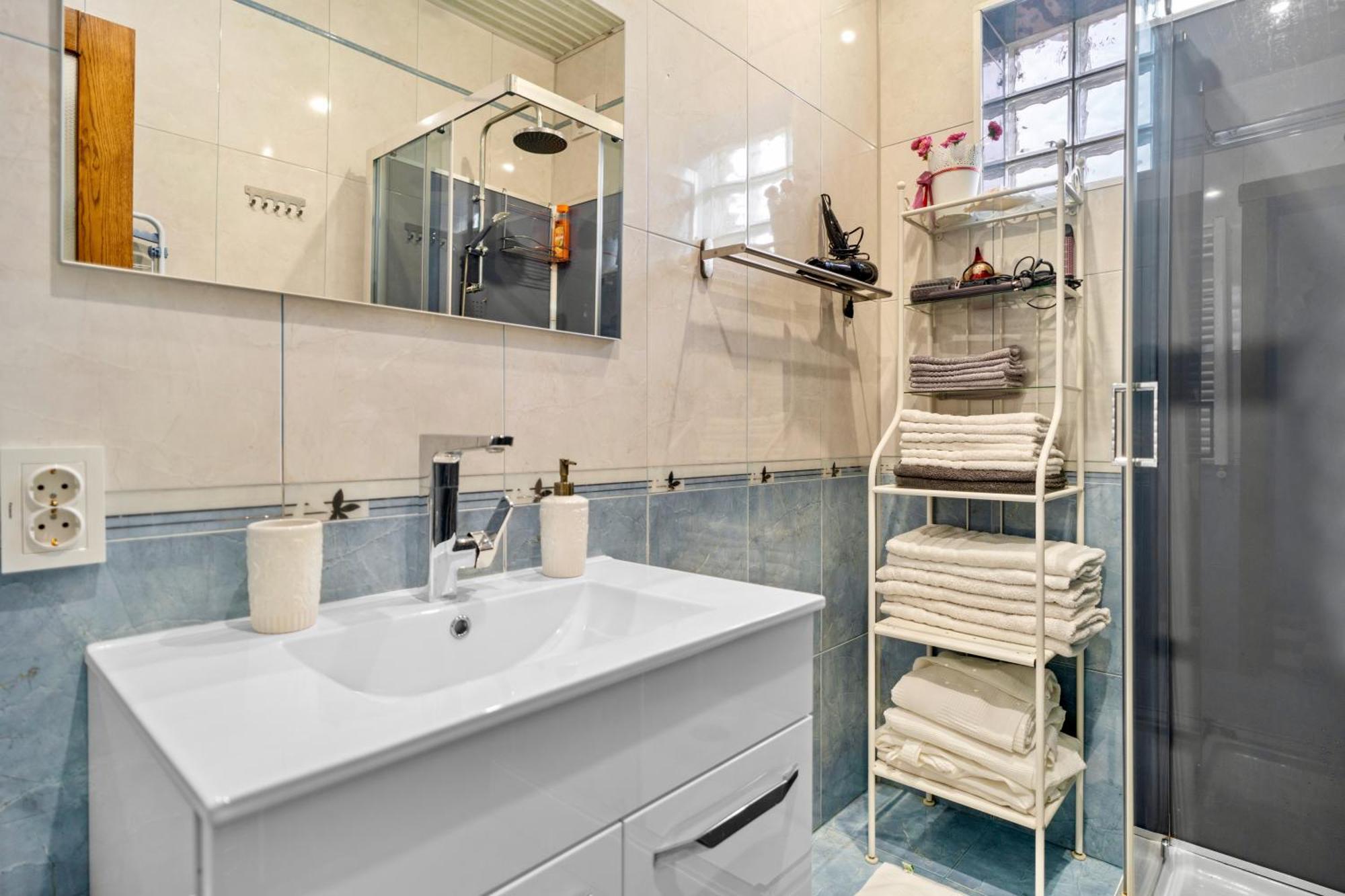 Luxurious Villa With Lush Garden And Huge Terrace Near Herastrau Park Bukares Bagian luar foto
