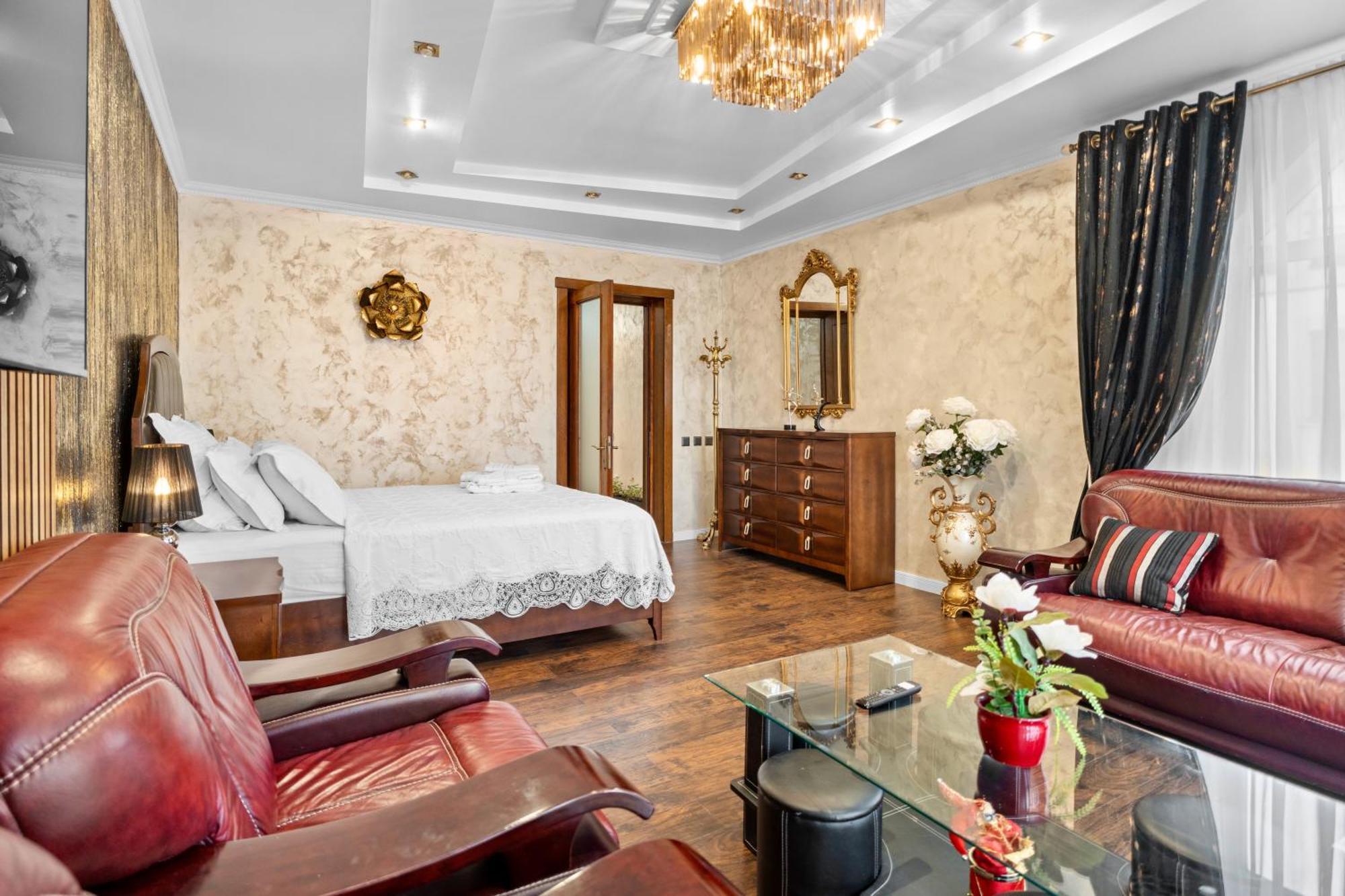 Luxurious Villa With Lush Garden And Huge Terrace Near Herastrau Park Bukares Bagian luar foto