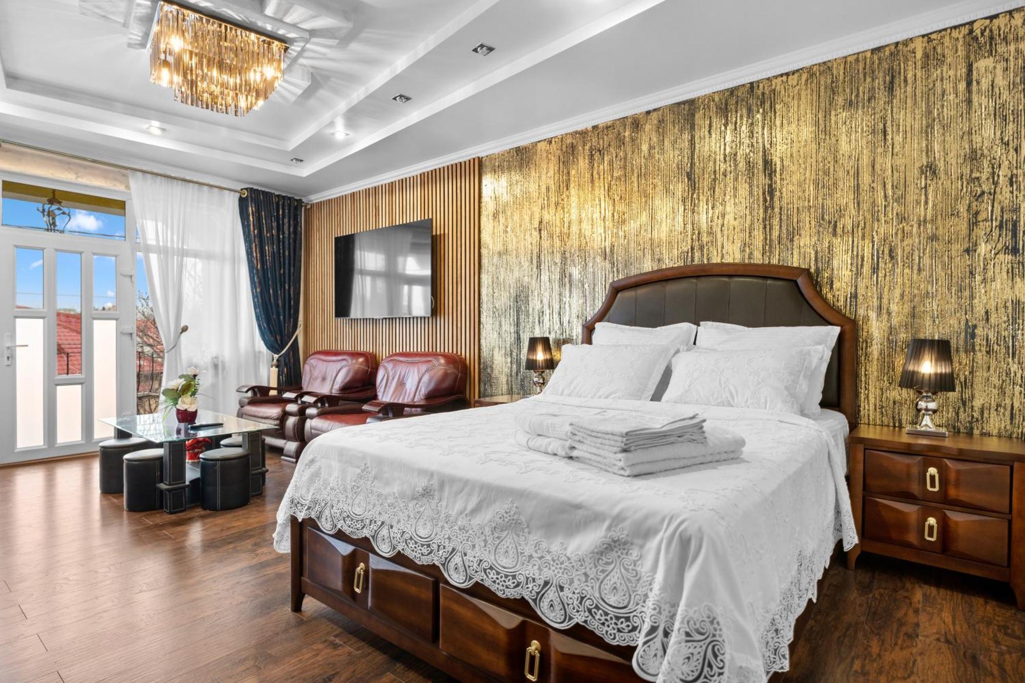 Luxurious Villa With Lush Garden And Huge Terrace Near Herastrau Park Bukares Bagian luar foto