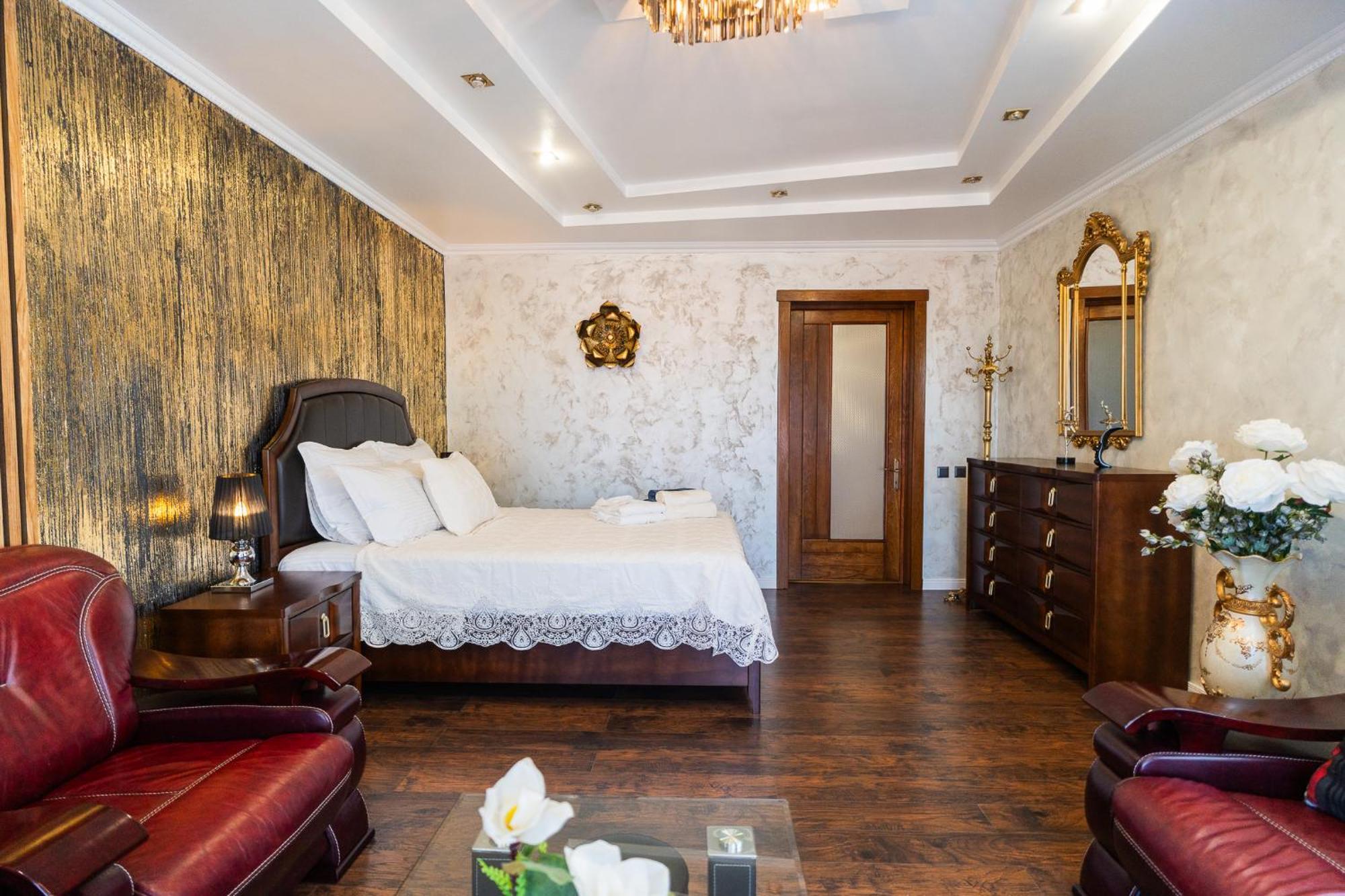 Luxurious Villa With Lush Garden And Huge Terrace Near Herastrau Park Bukares Bagian luar foto