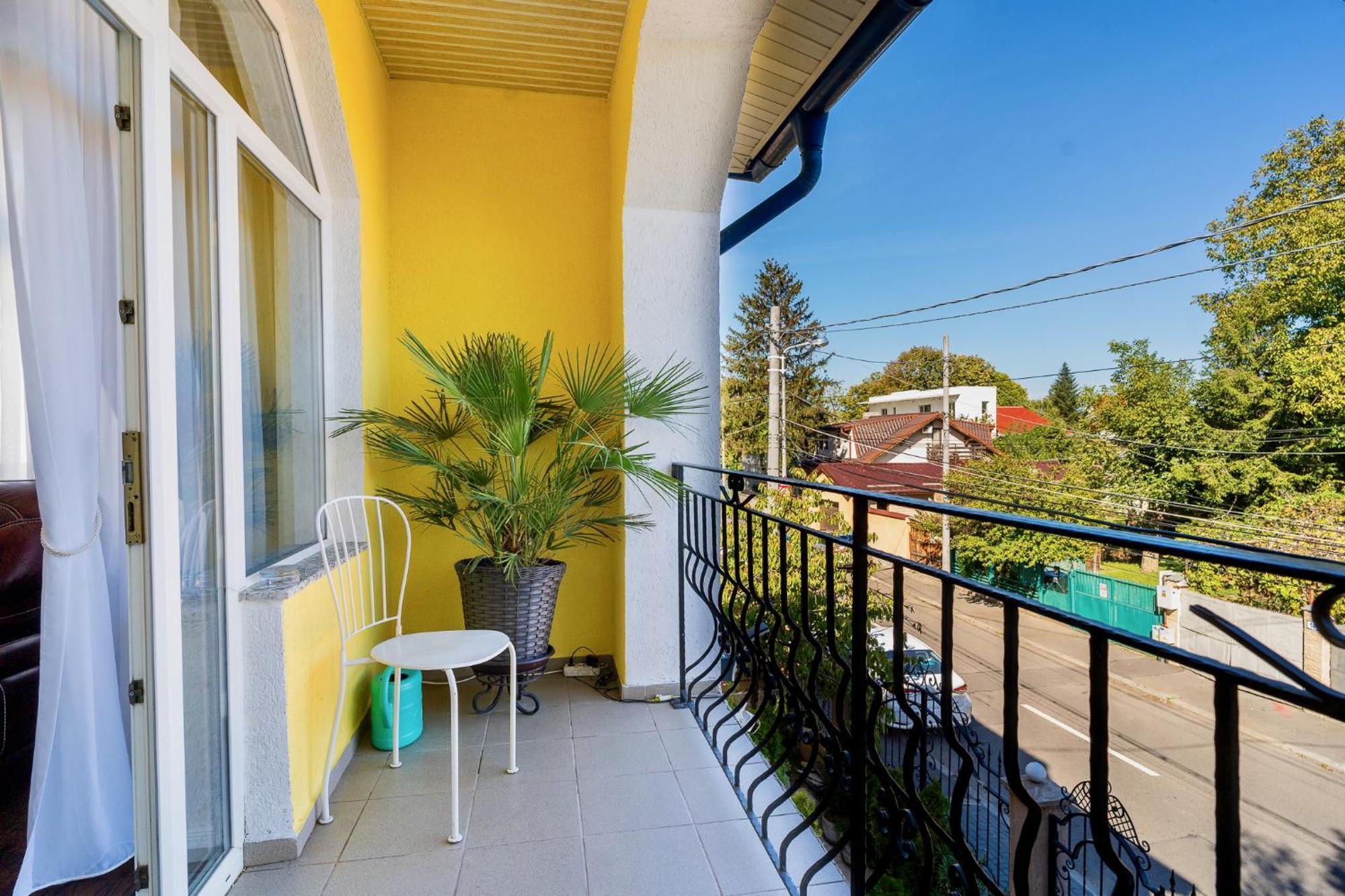 Luxurious Villa With Lush Garden And Huge Terrace Near Herastrau Park Bukares Bagian luar foto