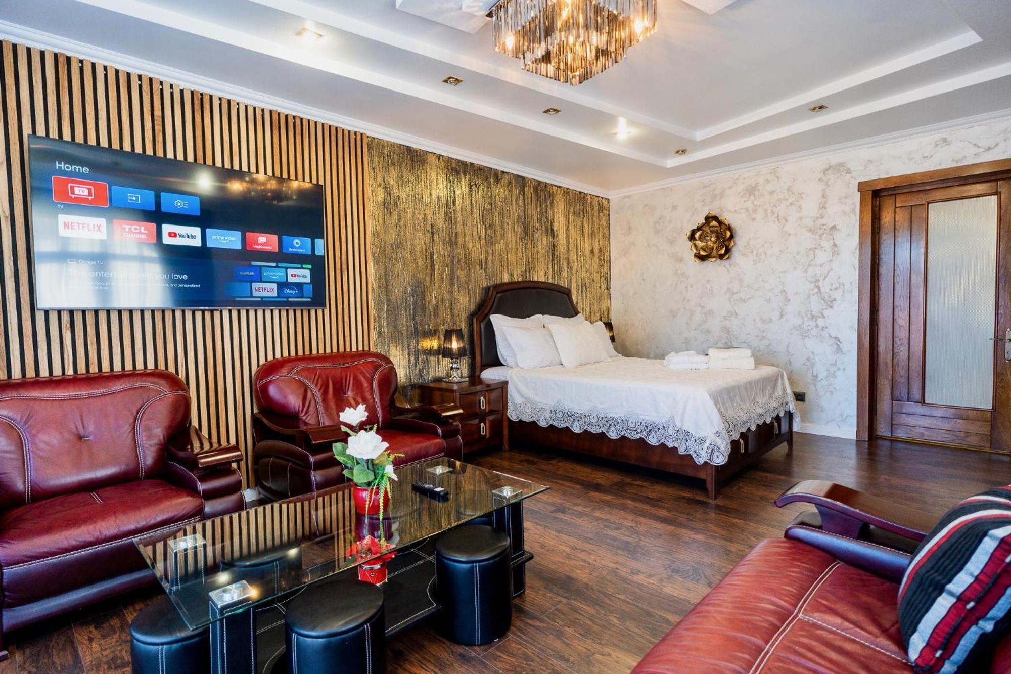 Luxurious Villa With Lush Garden And Huge Terrace Near Herastrau Park Bukares Bagian luar foto