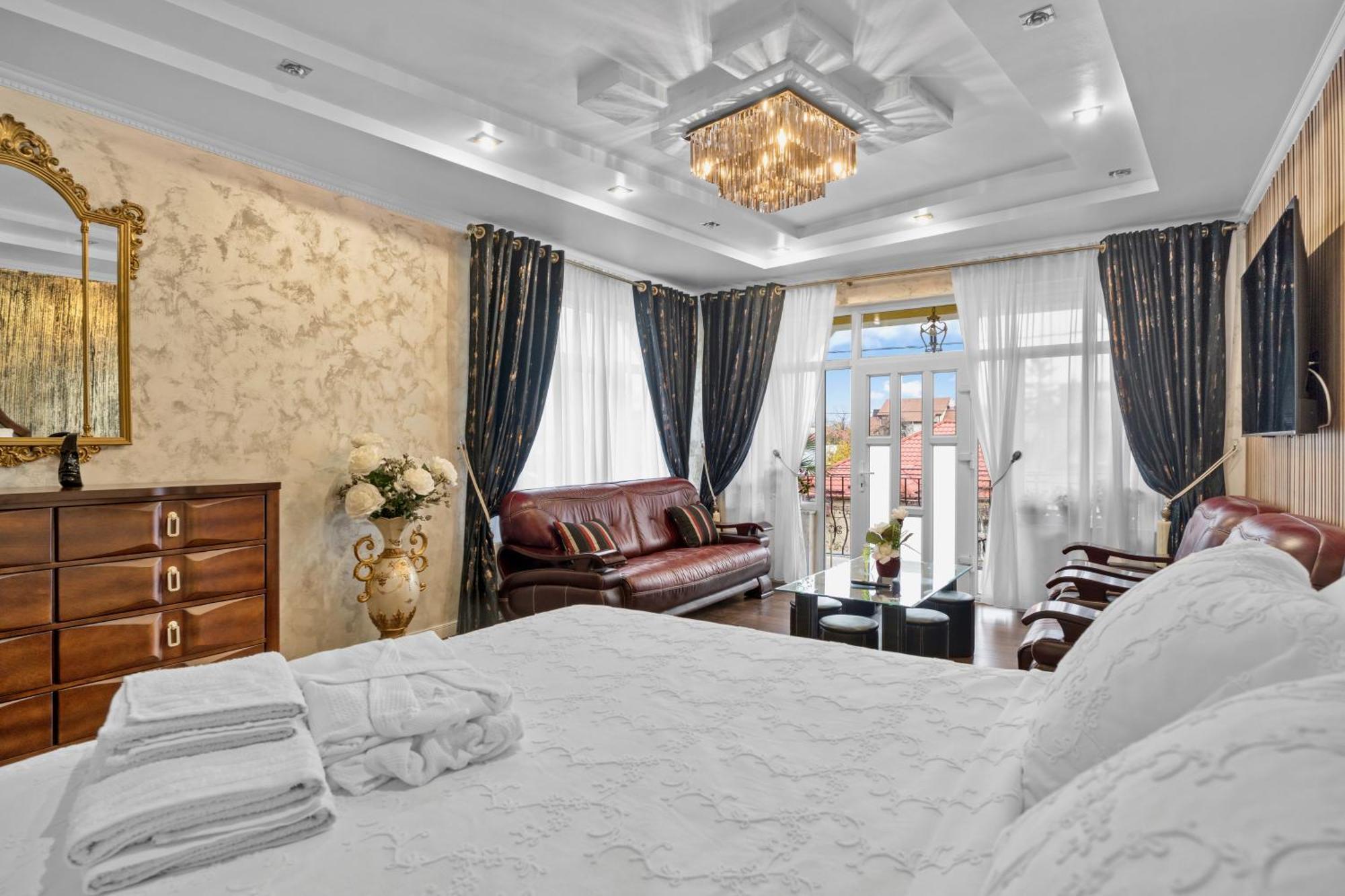 Luxurious Villa With Lush Garden And Huge Terrace Near Herastrau Park Bukares Bagian luar foto
